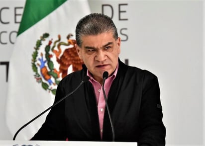 En ese contexto el gobernador de Coahuila, Miguel Riquelme, advirtió a todos los sectores de la sociedad que se aumentará la vigilancia sanitaria para evitar aglomeraciones, especialmente en aquellos giros en los que se estén generando mayores contagios, para ello se determinó declarar en sesión permanente al Subcomité Técnico de Salud en La Laguna, cuyos integrantes habrán de analizar las rutas de contagio y de esa forma poder tomar determinaciones sobre posibles cierres y suspensión de actividades de forma temporal.
(ERICK SOTOMAYOR)