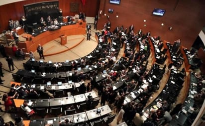 En conferencia de prensa, dijo que hasta el momento se han aplicado 530 pruebas de COVID-19, entre ellas a 56 senadores; de los 215 resultados que se han recibido hasta el momento, es decir la mitad de las que se aplicaron, resultaron contagiadas 3 personas, quienes no asistieron a la sesión del pasado martes.
(ARCHIVO)