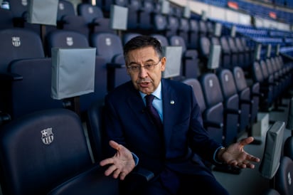 Josep Bartomeu renunció como presidente del Barcelona, tras la crisis que vive el equipo y su relación con Lionel Messi. (ARCHIVO)