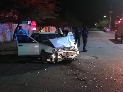 El choque sucedió minutos antes de las 6:00 de la mañana de este miércoles en la intersección de las calles José González y Pedro Franco, de la colonia Ampliación Los Ángeles de Torreón.
(EL SIGLO DE TORREÓN)