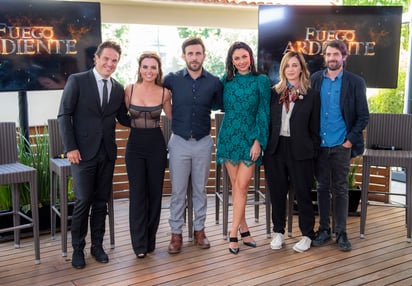 Elenco. Kuno Becker, Mariana Torres, Carlos Ferro, Claudia Martín, Claudia Ramírez y José María de Tavira.