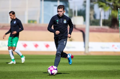 Debido al descenso de temperatura en la región, los albiverdes han tenido que entrenar con ropa invernal en el TSM, sobre todo en las prácticas matutinas, previo al duelo ante los Panzas Verdes en el Bajío. (Cortesía Santos Laguna)