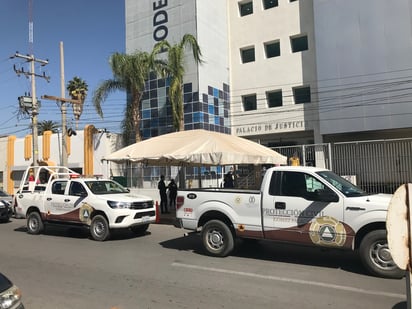 El aparato quedó atorado justo en la planta baja del lugar y los afectados.