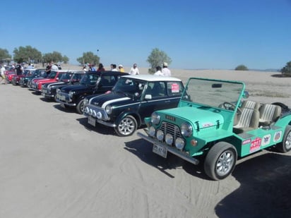 A bordo de sus coches, los pilotos recorrieron distintos municipios y Pueblos Mágicos. (ARCHIVO)