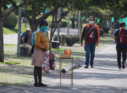 Ecuador reportó este lunes 169,562 contagios acumulados del coronavirus SARS-CoV-2, 368 en las últimas 24 horas, y un total de 12,692 muertes por la enfermedad, de los que 8,380 son confirmados por coronavirus y 4,312 están catalogados como probables, de acuerdo con el parte oficial del Ministerio de Salud. (ARCHIVO) 
