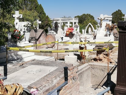 Previo al Día de Muertos, personal de Protección Civil de Lerdo realizó recorridos de vigilancia en el camposanto.