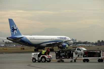 La aerolínea canceló operaciones este fin de semana y hasta hoy realizarán cambios de vuelo. (EL SIGLO DE TORREÓN)