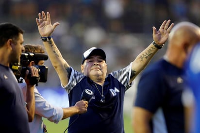 Diego Maradona, de 60 años, fue operado con éxito este martes por la noche del hematoma subdural que se le detectó por la mañana durante un chequeo general. (ARCHIVO)