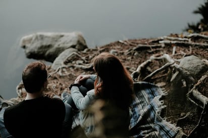 Aunque pudiera parecer un asunto sin importancia, lo cierto es que terminar en un restaurante, o una plaza llena de personas no es la mejor opción, ya que si deja a la otra persona en un estado de vulnerabilidad para manejarlo, no será el mejor lugar donde refugiarse. (ESPECIAL) 