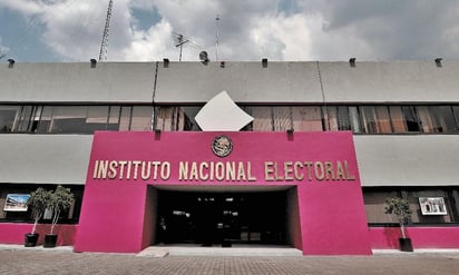 Con la advertencia de que puede haber controversias constitucionales e impugnaciones ante el Tribunal Electoral del Poder Judicial de la Federación (TEPJF), el Consejo General del INE aprobó este viernes por nueve votos a favor y dos en contra (de dos consejeros varones) los lineamientos para mantener la paridad de género en las candidaturas para los Gobiernos de los estados en 2021. (ARCHIVO)