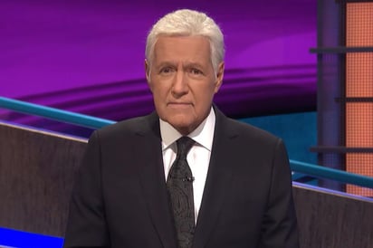 El conductor estadounidense Alex Trebek, conocido por su gran trayectoria en el programa 'Jeopardy!' desde 1984, murió este sábado a causa de cáncer de páncreas. (Especial) 