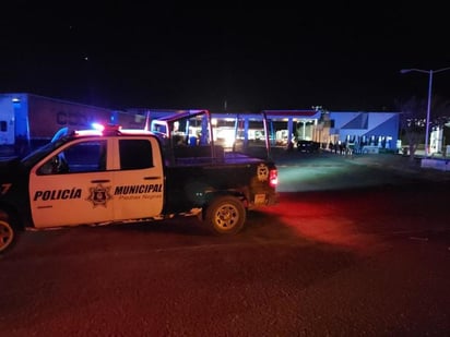 Dos mujeres fueron enviadas al centro penitenciario femenil de Piedras Negras, luego de llevarse a cabo su audiencia inicial y en la cual las vincularon a proceso por el delito de homicidio en grado de tentativa en agravio de un elementos de seguridad; por lo que permanecerán internas mientras dure el proceso en su contra. (EL SIGLO DE TORREÓN)