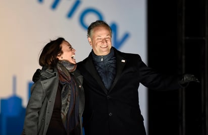 Doug Emhoff, abogado de 56 años casado con Harris, dejará su carrera a un lado el día de la inauguración del nuevo gobierno. (AP) 