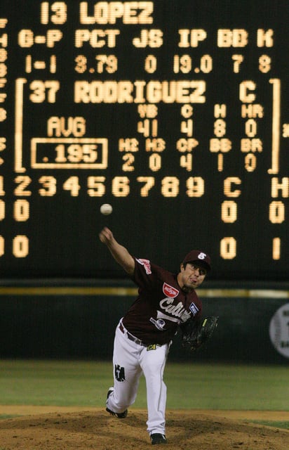 Con su educado brazo en el montículo, Rodrigo López lució con los sinaloenses en Serie del Caribe. (JAM MEDIA)