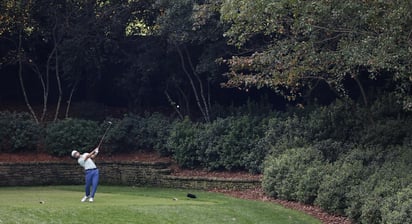 El mexicano Abraham Ancer terminó su segunda ronda en el Masters del PGA Tour y se mantiene de manera parcial, de líder general de la competencia junto al australiano Cameron Smith. (ARCHIVO)