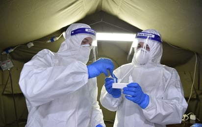 Estados Unidos reportó un récord de 187,095 nuevos contagios, con lo que alcanzó este viernes la cifra de 10,714,001 casos confirmados de coronavirus y de 244,217 fallecidos por la enfermedad de la COVID-19. (ARCHIVO)