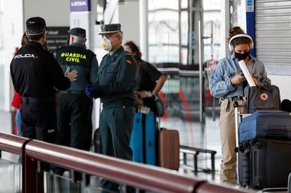 El ministro de Economía de Chile, Lucas Palacios, dijo este viernes que espera que el país reciba unos 300,000 turistas hasta fin de año a partir de que el próximo 23 de noviembre de reabran las fronteras. (ARCHIVO)