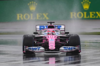 En una sesión de calificación caótica, Stroll logró la primera 'pole' de su carrera en F1 al cubrir los 5.340 metros de la lluviosa pista turca en un minuto, 47 segundos y 765 milésimas, 290 menos que el holandés Max Verstappen (Red Bull) y con medio segundo de ventaja sobre su compañero mexicano Sergio Pérez, que arrancará tercero. (EFE)