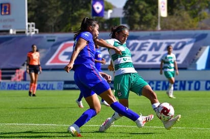 El duelo fue trabado en media cancha, con pocas opciones de gol en ambas porterías.