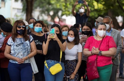 Con el alza en el índice de contagios recientemente registrada, es común que las personas se pregunten si estuvieron ya expuestas al virus. (ARCHIVO)