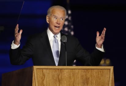 Joe Biden advirtió el lunes que podría haber graves consecuencias si el mandatario Donald Trump y su gobierno siguen rehusándose a coordinarse con su equipo de transición en el combate a la pandemia de coronavirus y bloquean la entrega de informes sobre seguridad nacional, asuntos de políticas y planes de vacunación. (ARCHIVO)