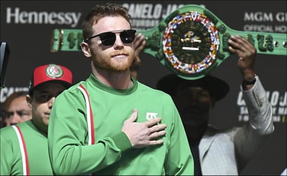 El tetracampeón mundial mexicano Saúl 'Canelo' Álvarez anunció este martes que enfrentará el 19 de diciembre con el inglés Callum Smith, campeón supermediano de la Asociación Mundial de Boxeo (AMB). (CORTESÍA)