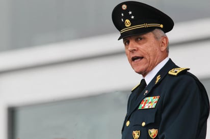 El gobierno de Estados Unidos y el exencargado de la Secretaría de la Defensa Nacional (Sedena), Salvador Cienfuegos, acordaron que éste partirá 'voluntariamente' y será transportado 'de forma expedita a México, bajo custodia de los alguaciles' estadounidenses, una vez que la juez que lleva su caso en la Unión Americana acepte desestimar los cargos que pesan en contra del general en ese país. (ARCHIVO)