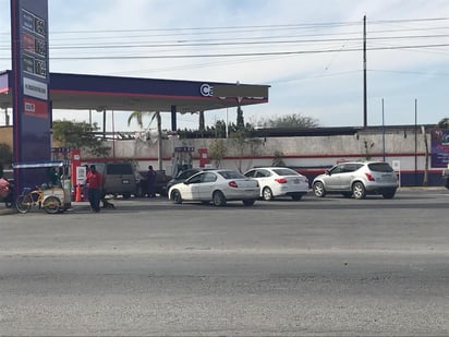 La tarde de este miércoles se registró un asalto en una gasolinera de la colonia Miguel de la Madrid de la ciudad de Gómez Palacio, sujetos que portaban un arma de fuego se apoderaron del dinero de las ventas.
(EL SIGLO DE TORREÓN)