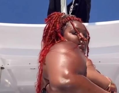 Este fin de semana Lizzo sorprendió a sus seguidores de Instagram con diversas publicaciones vistiendo un diminuto bikini  y disfrutando de sus vacaciones. (Especial)