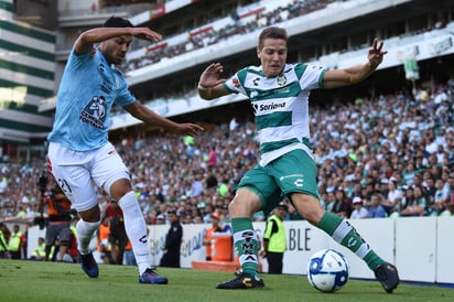 Los jugadores albiverdes de Santos Laguna quieren la liguilla sí o sí. Previo a la práctica vespertina de este viernes en el TSM, donde los Guerreros cerrarán su preparación para el duelo único de repechaje ante el Pachuca, el volante Alan Cervantes, declaró que buscan la META que es la liguilla. (ARCHIVO)