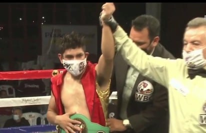 El gomezpalatino Gohan Rodríguez, obtuvo el Campeonato Supermosca NABF del Consejo Mundial de Boxeo (WBC) al derrotar por decisión unánime luego de 10 rounds al sonorense Taylor Quijada.
(ESPECIAL)