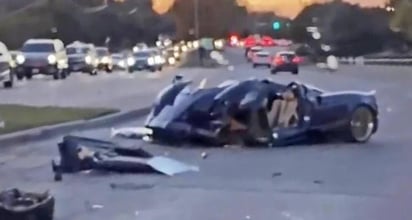 El vehículo terminó destrozado después de que el joven 'perdió el control' e impactó contra un árbol (CAPTURA) 