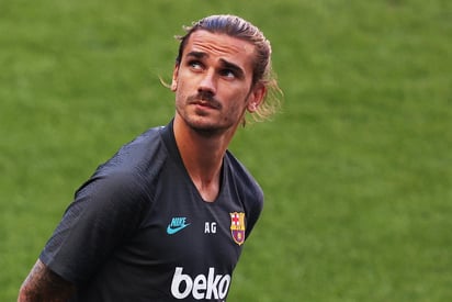 El mal momento que vive el Barcelona y la nula conexión del futbolista Antoine Griezmann con el club blaugrana habrían provocado que el cuadro catalán hubiera intentado regresar al francés al Atlético de Madrid. (ARCHIVO)