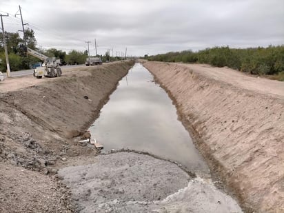 Este sábado acudió al llamado bordo norte y que corre de forma paralela al arroyo El Soldado, donde se lleva a cabo la demolición y construcción del puente vehicular. (ARCHIVO)