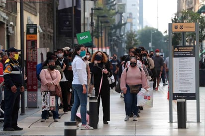 La Ciudad de México se ha mantenido varias semanas en naranja en el semáforo epidemiológico de COVID-19 pero ahora está 'en el límite' de pasar al rojo, de acuerdo con el más reciente reporte del gobierno local. (ARCHIVO)