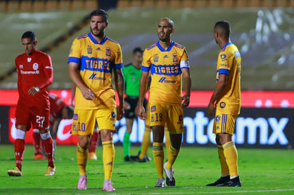 El francés André Pierre Gignac convirtió este domingo dos goles en menos de cuatro minutos para darle a los Tigres UANL un triunfo por 2-1 sobre el Toluca con el que el equipo accedió a los cuartos de finales del Apertura mexicano. (ARCHIVO)