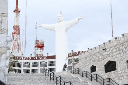 El Instituto Municipal de la Mujer de esta ciudad dio a conocer que será la iluminada del 24 al 26 de noviembre la Presidencia Municipal; el Cristo de las Noas; la Plaza de la Tortuga y el Torreoncito del Parque Fundadores.
(ARCHIVO)