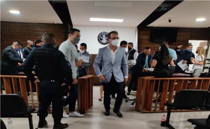 Un juez de Control impuso prisión preventiva contra el subdirector de Protección Civil de Cuernavaca, Gonzalo Alberto Barquín Granados, mientras que al edil capitalino Francisco Antonio Villalobos Adán, surgido de Morena, le prohibió acercarse a la presidencia municipal. (ESPECIAL)