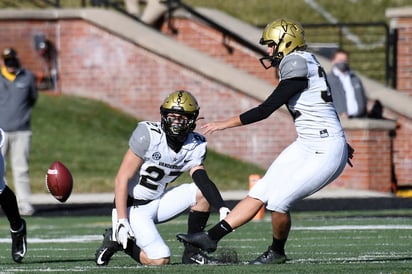 La arquera del equipo de soccer de Vanderbilt, se unió al de americano esta semana, debido a los pocos jugadores en los equipos especiales.