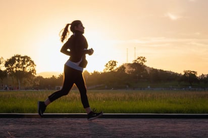  El ejercicio es indispensable para mantener una buena salud y peso correcto, especialmente si debido a tu trabajo pasas mucho tiempo sentado frente a una computadora. (ESPECIAL) 