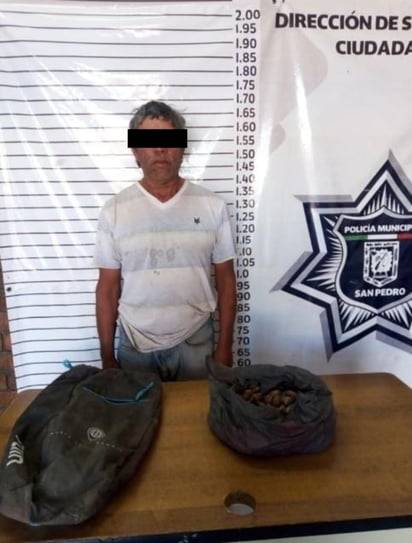 El hombre ocultaba los dos kilogramos de nuez en una mochila. (EL SIGLO DE TORREÓN)