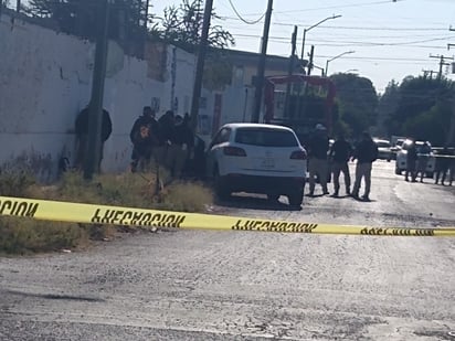 Una persona que pasaba por el lugar observó que la camioneta estaba mal estacionada y con una de la puertas abierta; al acercarse, encontró al hombre sin vida. (EL SIGLO DE TORREÓN)