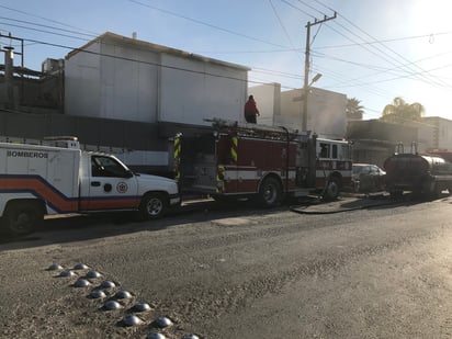 Personal de Bomberos y Protección Civil de Gómez Palacio y Lerdo atendieron el reporte. (EL SIGLO DE TORREÓN)