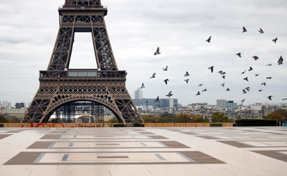 La Torre Eiffel anunció este martes que reabrirá las puertas a partir del 16 de diciembre y que ya es posible reservar las entradas. (ARCHIVO) 