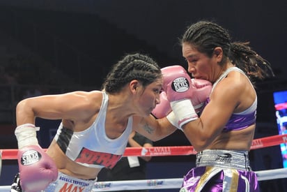 Lourdes Juárez (izq) tiene una gran oportunidad de proclamarse Campeona Mundial Supermosca. (ARCHIVO)