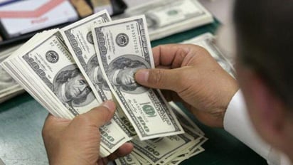 El tipo de cambio cotiza esta mañana en 19.86 pesos por dólar, una ganancia de 11 centavos o 0.5% para la moneda mexicana. (ARCHIVO)