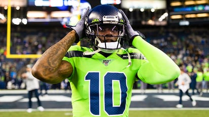 La NFL levantó el jueves la suspensión impuesta al receptor Josh Gordon, quien puede comenzar el proceso para incorporarse al plantel de los Seahawks de Seattle desde ese mismo viernes. (ESPECIAL)
