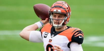 Los Bengals de Cincinnati informaron este jueves de que su mariscal de campo titular, el novato Joe Burrow, ha comenzado su proceso de rehabilitación tras superar con éxito una operación en la rodilla izquierda. (ESPECIAL)
