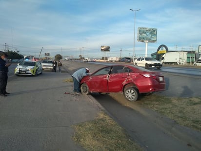 Los hechos se registraron cerca de las 7:45 de la mañana de este sábado frente a la calle Francisco I. Madero de la colonia Nueva Laguna Sur.
(EL SIGLO DE TORREÓN)