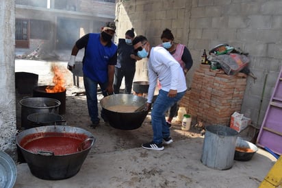 Vecinos del Barrio Maravillas de Matamoros desde hace nueve años se organizan para hacer la reliquia en honor a la Virgen de Guadalupe. (EL SIGLO DE TORREÓN)
